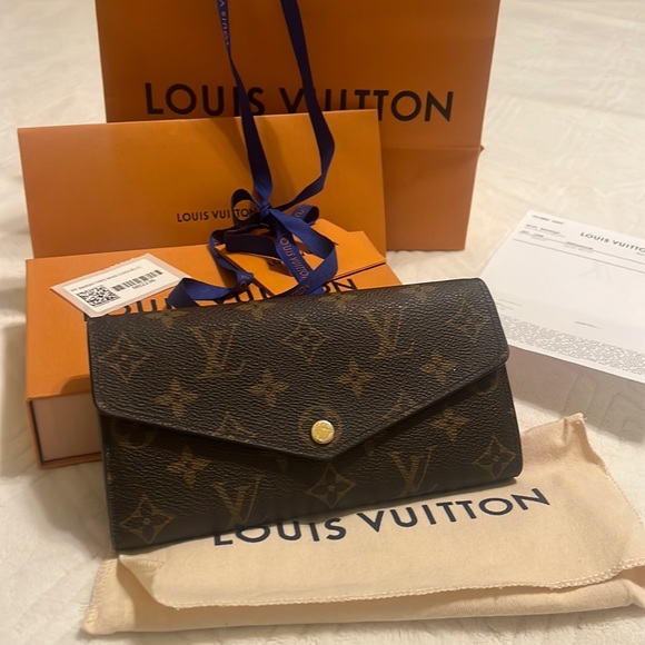 Louis Vuitton Sarah wallet - Picture 1 of 11